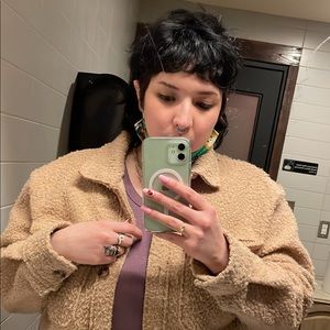 Meet your Posher, Alicia